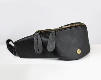 Sac banane en cuir noir personnalisé | Sac banane | Sac banane pour les festivals, les escapades citadines et les voyages avec doublure imperméable faite main par MAHI