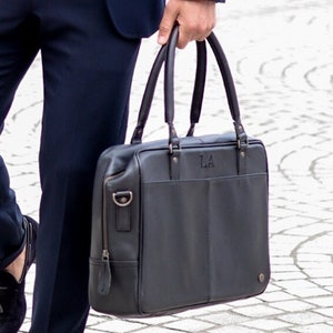 Maletín para portátil de cuero negro hecho a mano / Bolso de trabajo personalizado de cuero de grano completo con capacidad para portátil de 15 pulgadas para él / Regalo del Día del Padre