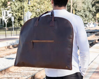 Personalized Leather Suit Carrier | Garment Carrier with Initials | Cover Bag Protection in Brown | Groomsmen Gift | Fathers Day Present