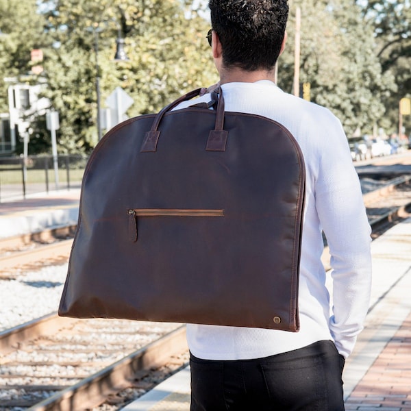Personalized Leather Suit Carrier | Garment Carrier with Initials | Cover Bag Protection in Brown | Groomsmen Gift | Fathers Day Present
