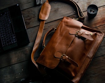 Traditionele bruine volnerf lederen tas - Messenger Bag - Boekentas - Schooltas/werktas met 15" laptopcapaciteit van MAHI