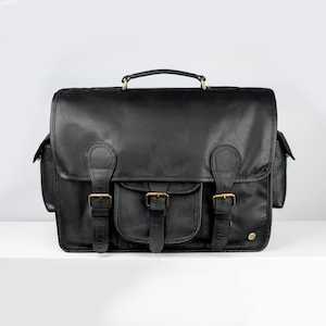 Bolsa tipo mochila de couro preta artesanal | Bolsa para laptop de 15" com iniciais personalizadas para ele | Bolsa tipo carteiro utilitária | Presente para o dia dos pais