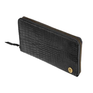Cartera de piel negra con estampado de cocodrilo para ella / Cartera de piel personalizada para mujer / Cartera negra con estampado animal / Regalo para el tercer aniversario de bodas imagen 5