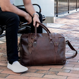 Personalisierte Leder Arzttasche mit Schnallen | Reisetasche aus echtem Leder mit personalisierten Initialen | Monogram Braune Leder Reisetasche