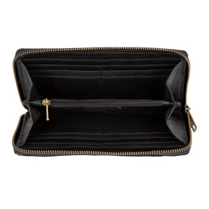 Cartera de piel negra con estampado de cocodrilo para ella / Cartera de piel personalizada para mujer / Cartera negra con estampado animal / Regalo para el tercer aniversario de bodas imagen 6