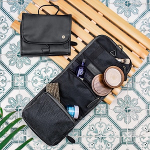 Trousse de toilette suspendue personnalisée en cuir noir | Trousse de rasage en cuir pour hommes | Kit Dopp en cuir pleine fleur noir et doublure imperméable fait main