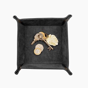 valet de chambre personnalisé en cuir pleine fleur noir Panier pour commode, porte-pièces Organiseur de bureau Cadeau de Saint-Valentin pour lui Fait main par MAHI image 5