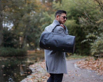 Personalized monogram navy leather duffle bag - leather weekend bag - overnight bag - gym bag - weekender holdall in dark blue by MAHI