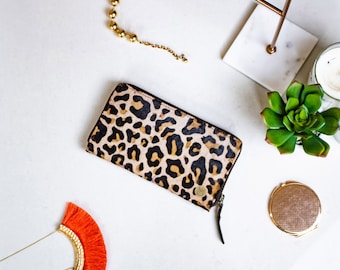 Monedero con estampado de leopardo / Monedero con estampado animal para mujer / Monedero de piel con pelo natural / Cartera de pelo de poni / Regalo para el Día de la Madre