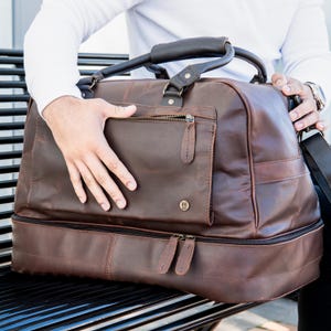 Grand week-end en cuir personnalisé | fourre-tout avec compartiment inférieur pour chaussures | Sac de voyage en cuir marron pour lui |  Sac de voyage en cuir
