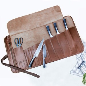 Personalized Brown Leather Knife Roll Case With Zipped Pocket, Chef&#39;s Knife Wrap with Initials | Gift For Chefs, Kitchen Professionals