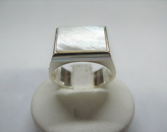 rectangular ring with mother of pearl stone made of 925 silver