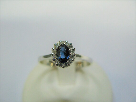 anello  zaffiro e diamanti in oro bianco