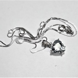 aquamarine heart pendant necklace made of 18k white gold