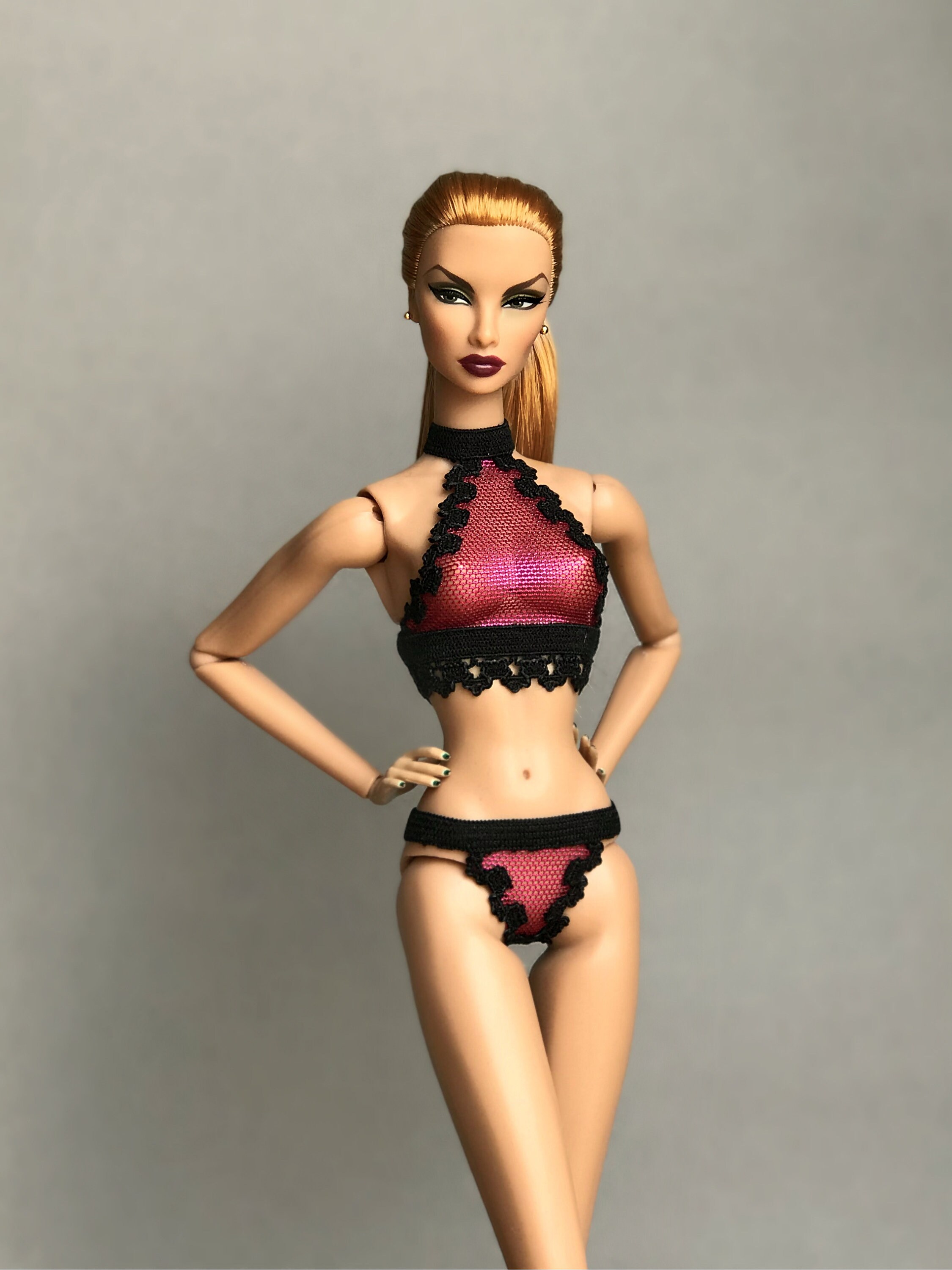 Fashion Royalty, Barbie Lingerie Set, Halterneck Top & Panties, G-string  Black and Shimmer Pink -  Denmark