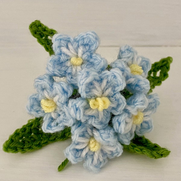 Easy Forget-Me-Not Crochet pattern for a beautiful spring bouquet.