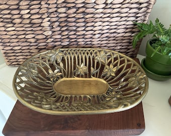 Vintage messing open uitgesneden wijnstokkom met bloemen | Vang alle gerechten | Fruitschaal | Middenstuk | Elegante koffiepads en theehouder | Decorontwerp