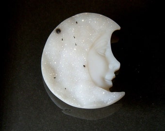 Man in the Moon Druzy Agate Carving by Hans-Jakob Klein, to set in a custom pin or pendant.