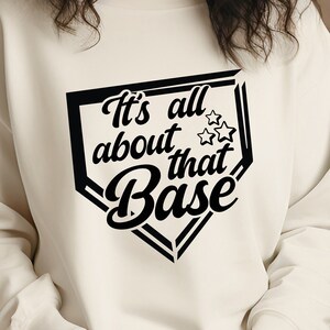 Tudo sobre aquela base Svg Png Eps, Baseball SVG, Baseball Mama Svg, Trendy Baseball Svg, Baseball Mom Svg, Sports Mom Svg, Cricut, Sublimation