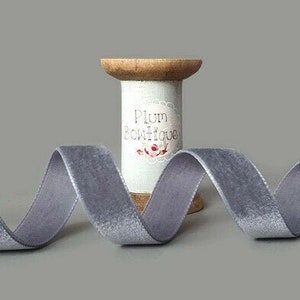 Tinnen grijs Zwitsers fluwelen &#39;Dolfijn&#39; lint, 16 mm (5/8 in) breed *verkocht per meter*