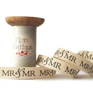 Mr &Mr Script Print Cotton Ribbon, 12mm (1/2in) breed *Verkocht per meter*