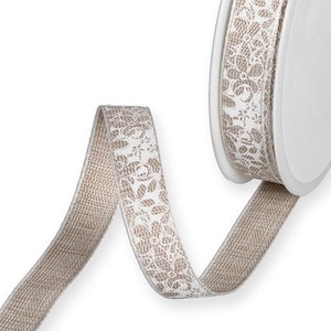 Estampado floral blanco superpuesto sobre cinta texturizada beige natural con bordes cosidos en blanco, 15 mm (9/16 in) de ancho *Por 1 metro/39 in*