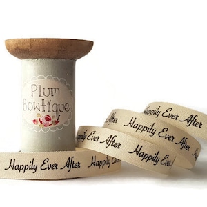Katoenen lint met opdruk Happily Ever After, 12 mm (1/2 in) breed *verkocht per meter*