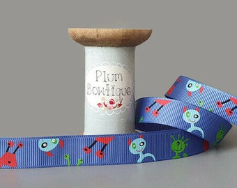 Outer Space Aliens gedrukt op blauw grosgrain lint, 16 mm (5/8 in) breed *verkocht per meter*