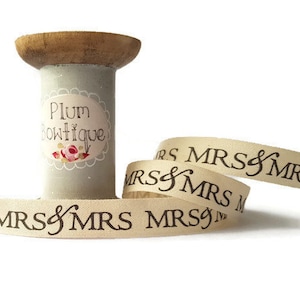 Katoenen lint met mevrouw en mevrouw-schriftprint, 12 mm (1/2 in) breed *verkocht per meter*