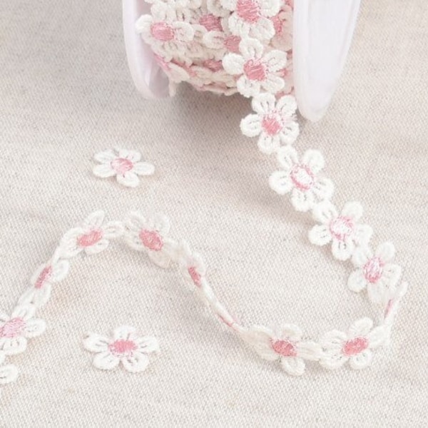 White with Light Pink Dot Dainty Daisy Chain Guipure Lace Trim, 13mm (1/2in) wide *Per 1 Metre/39 inch*