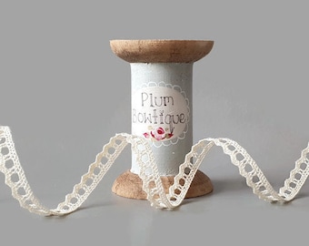 Cream &quot;Bonnie&quot; Fine Zig-Zag Scallop 100% Cotton Cluny Lace Trim, 8mm (5/16in) wide *Sold Per Metre*