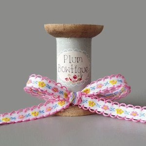 Pink & Yellow Folk Lace Flowers woven in to White Ribbon with Pink Scalloped Edge, 12mm wide *Sold per 1 metre/39 inch*