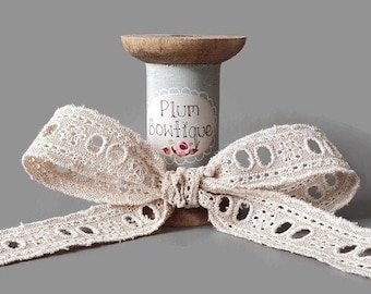 Linen Broderie Anglaise Eyelet Lace, 25mm (1in) wide *Sold Per Metre*