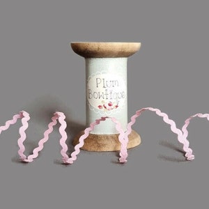 Light Pink Ric Rac Trim, Mini 5mm (3/16in) wide *Sold Per Metre*