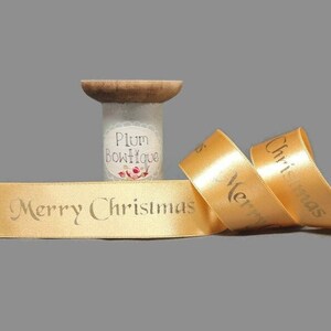 Gold "Merry Christmas" auf HonigGold Satinband, 25mm (1in) breit *Verkauft pro Meter*