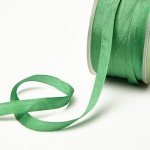 Fita de seda 100% pura verde floresta, 7 mm (1/4 pol.) de largura *Vendida por metro*