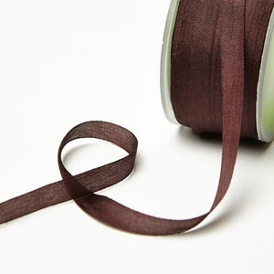 Ruban 100 % pure soie brun chocolat, 7 mm (1/4 po.) de large *Vendu au mètre*
