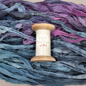 Teint à la main "Mystic" Recyclé Indian Sari Silk Ribbon Bundle, la largeur varie *Vendu par 50g (1 3/4oz) environ*