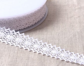 White "Bridget" Double-edge Cluny Lace Trim, 23mm (7/8in) wide *Per 1 Metre/39 inch*