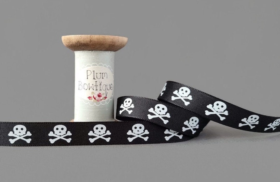 JOLLY ROGER SKULL & CROSSBONES TEE (Womens Baby Tee) main image 1