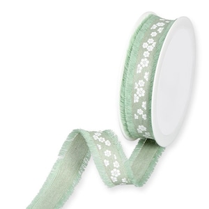 Estampado de flores blancas en cinta de mezcla de lino verde tranquilo con borde con flecos, 25 mm (1 pulgada) de ancho *Vendido por metro*