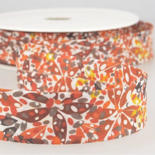 Orange « Into the Leaves » Autumn Foliage Print 100% Cotton Bias Binding, 27mm (1 1/16in) de large *Vendu au mètre*