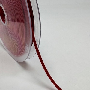 Cinta de terciopelo rojo, 3 mm (1/8 pulg.) de ancho *Por 1 metro/39 pulgadas*