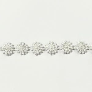 Lichtivoorkleurige 'Nicky'-bloemenketting met guipurekanten, 11 mm (7/16in) breed *per 1 meter/39 inch*