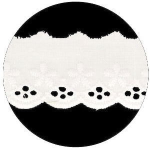 White &quot;Marjorie&quot; Star Pattern Scalloped Edge Broderie Anglaise Lace, 25mm (1in) wide *Sold Per Metre*