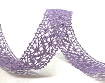 Bordure en dentelle au crochet lilas, mélange de coton, 22 mm (7/8 po.) de large *Vendu au mètre*