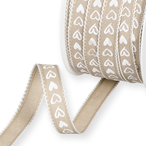 Cœurs rustiques blancs sur ruban beige naturel avec bords bouclés blancs, 15 mm (9/16 po.) de large *vendu par mètre*