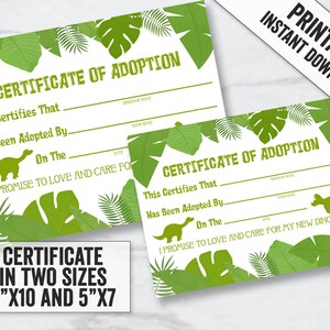 Op de afbeelding: Afdrukbaar adoptiecertificaat voor een dinosaurus. Het certificaat heeft een groen junglebladerenontwerp en luidt "Dit certificaat dat... geadopteerd is door... op de... Ik beloof om van mijn nieuwe dinosaurus te houden en voor hem te zorgen". Het certificaat is verkrijgbaar in twee formaten: 20,3 cm x 25,4 cm en 12,7 cm x 17,8 cm.