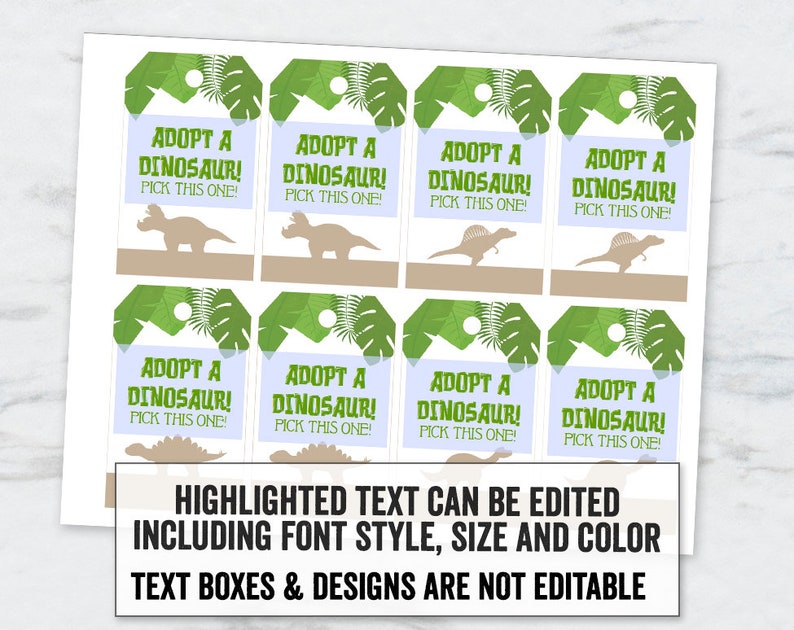 Op de afbeelding: Acht printbare cadeaulabels met een groen bladerontwerp met een dinosaurus silhouet. De labels hebben de tekst "Adopteer een dinosaurus! Kies deze!" erop gedrukt.