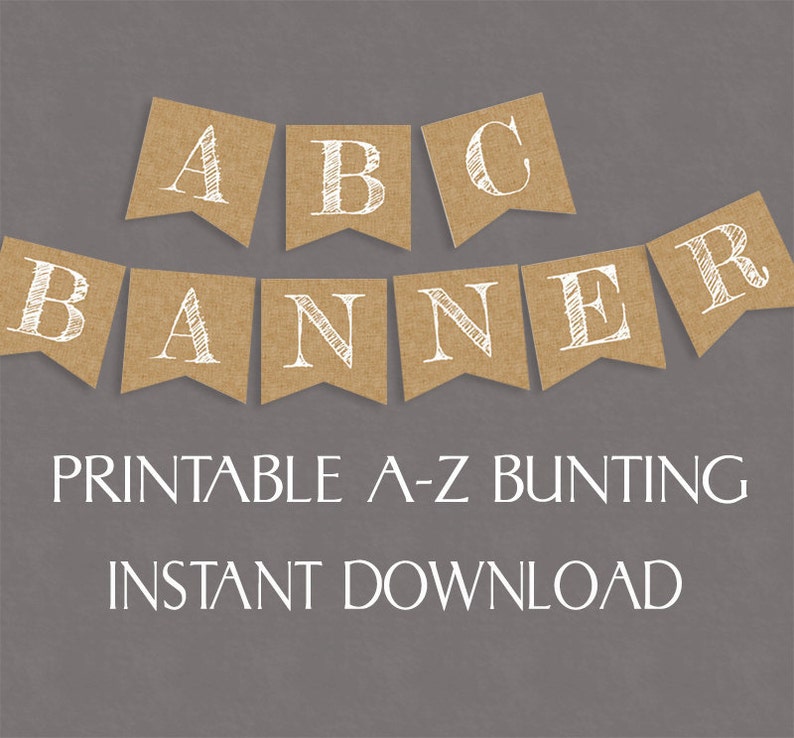 K&ouml;nnte beinhalten: Druckbare Burlap-Girlande mit den Buchstaben ABC BANNER in wei&szlig;er Kreide-Schriftart. Die Girlande ist f&uuml;r eine Alphabet-Girlande und sagt "Printable A-Z Bunting Instant Download" darunter.